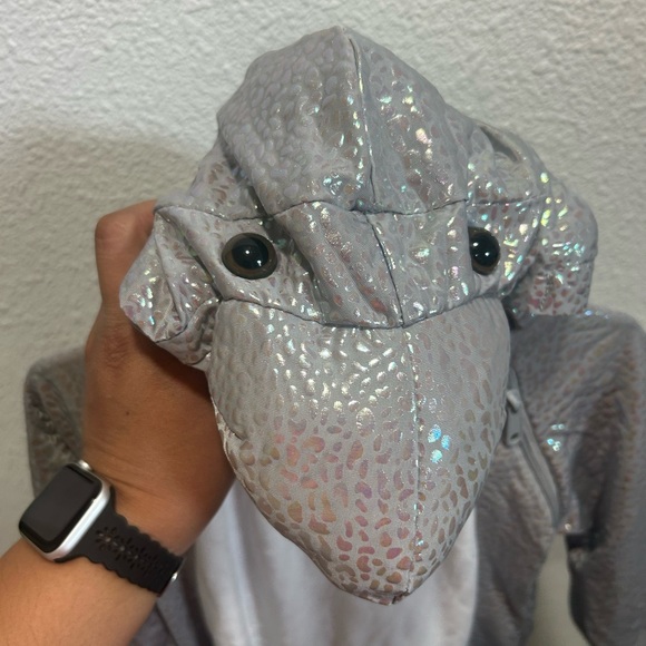 Silver Shiny shark costume 2/3 T - Picture 2 of 4